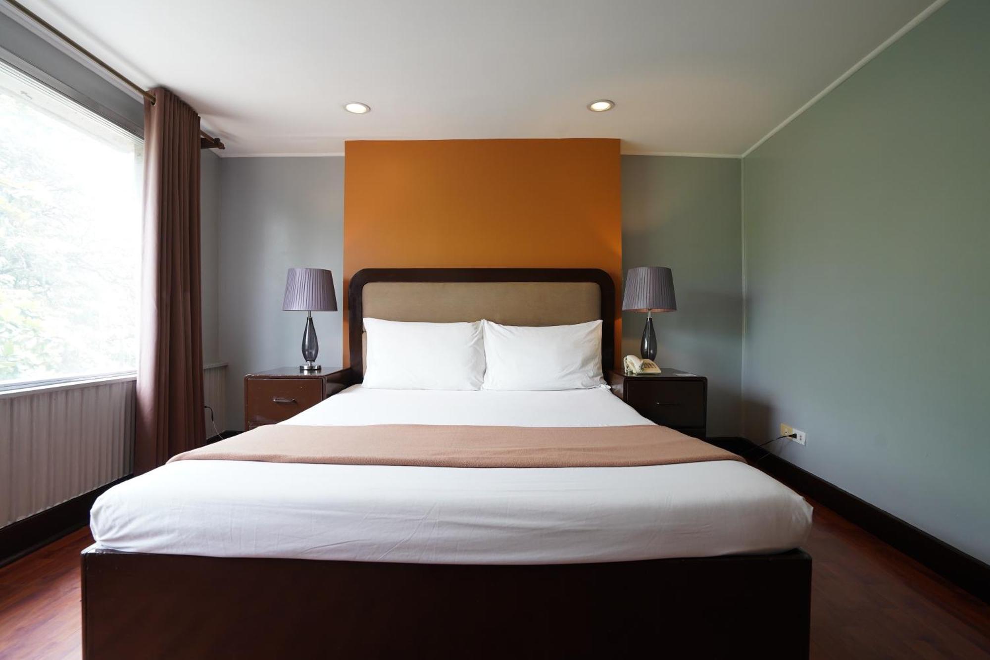 RedDoorz Premium at Arzo Hotel Manilla Buitenkant foto