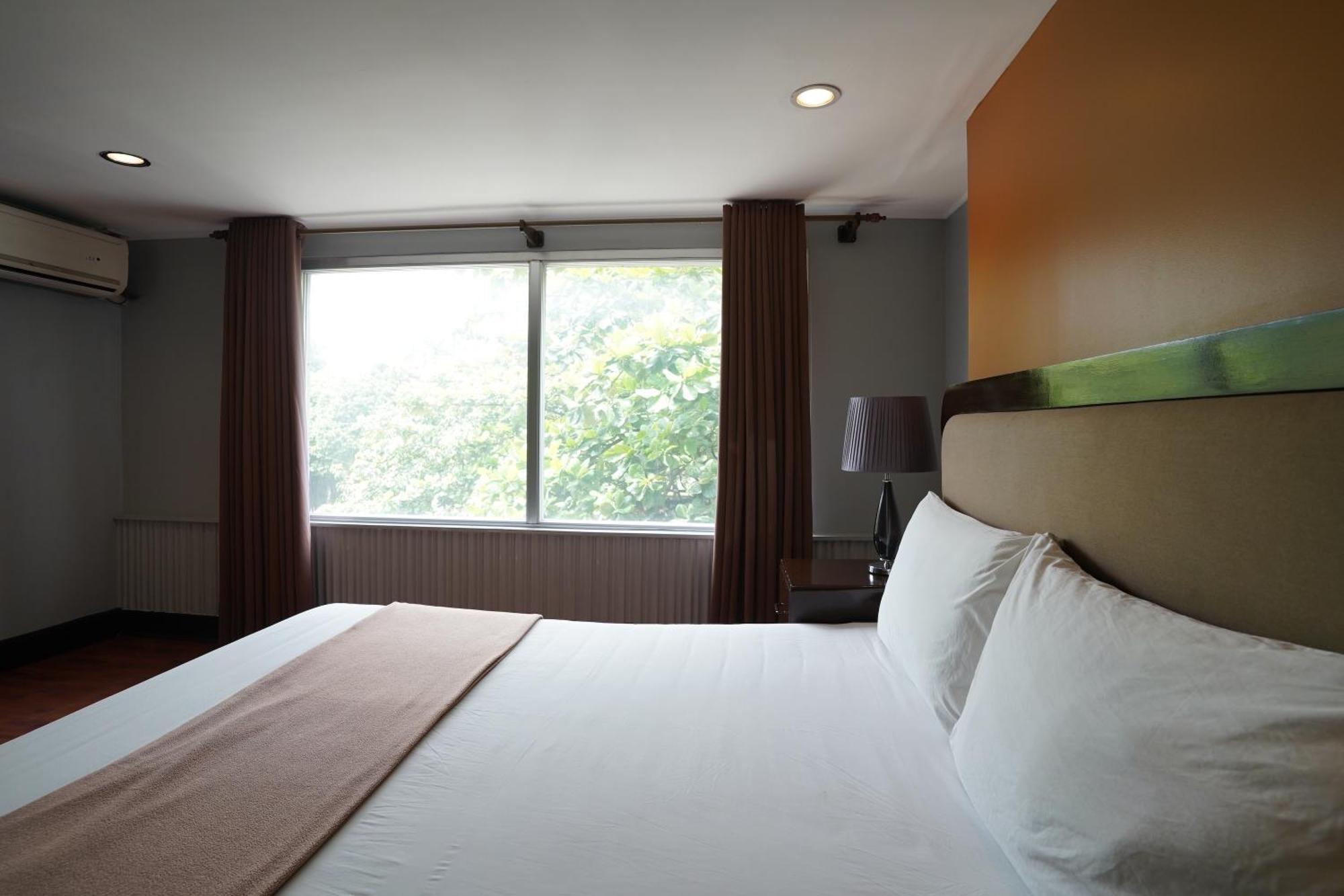 RedDoorz Premium at Arzo Hotel Manilla Buitenkant foto