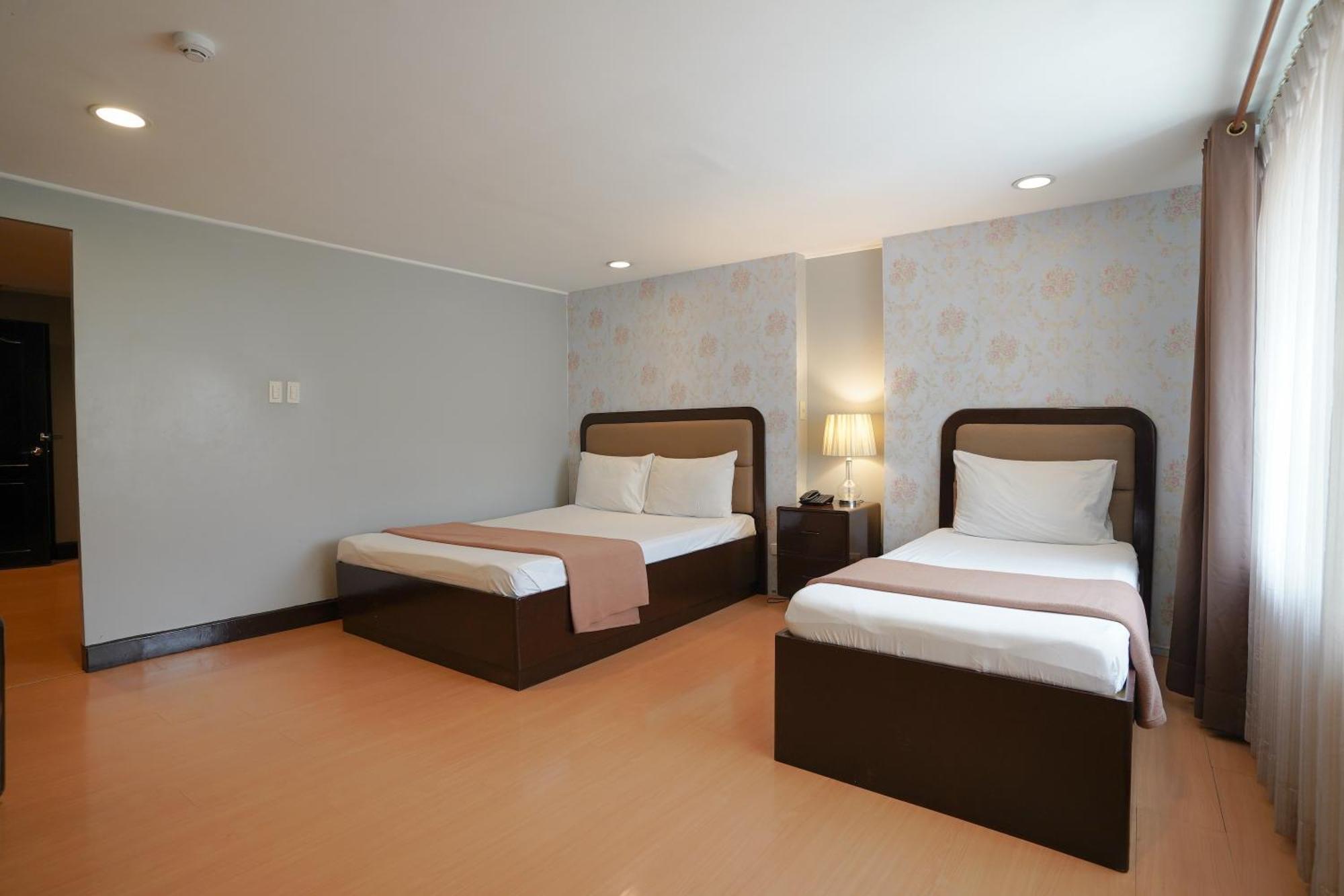RedDoorz Premium at Arzo Hotel Manilla Buitenkant foto