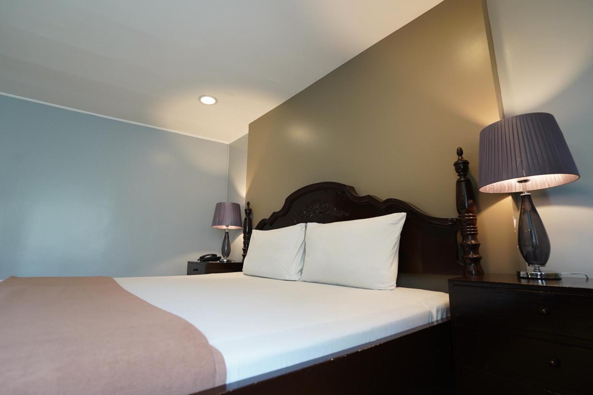 RedDoorz Premium at Arzo Hotel Manilla Buitenkant foto