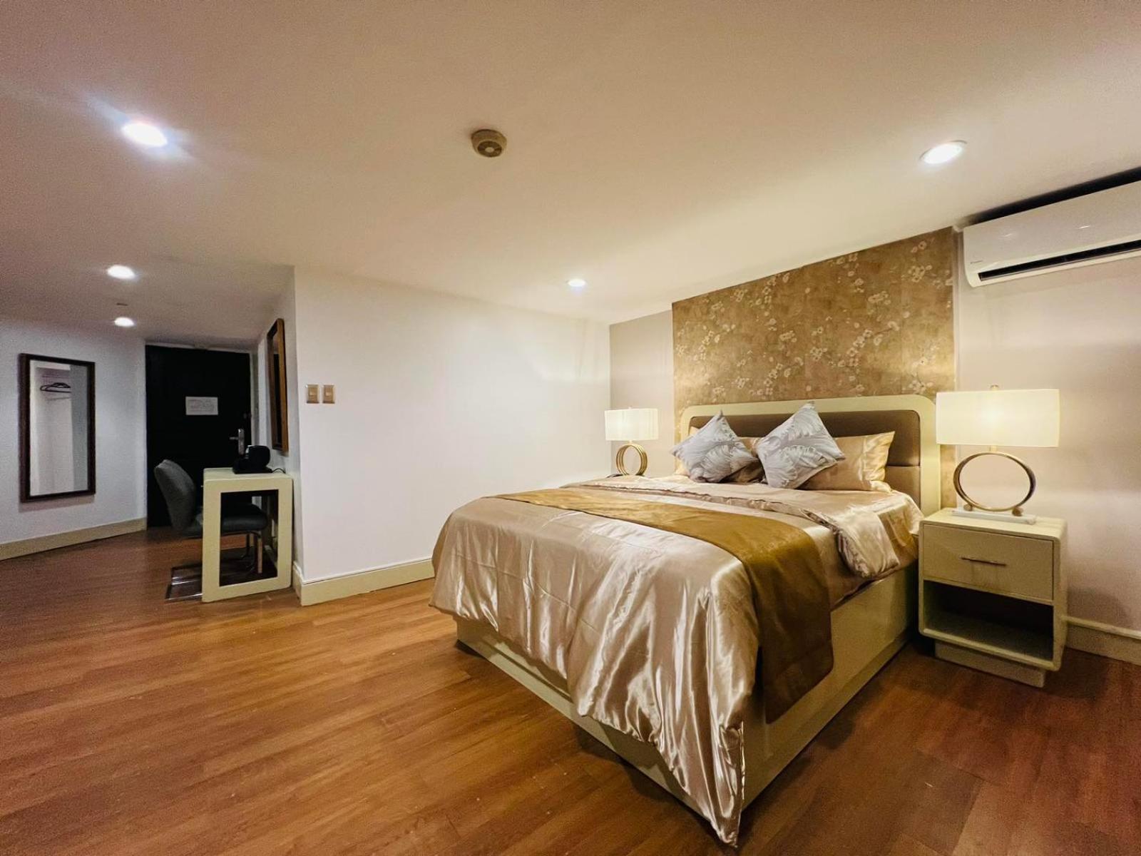 RedDoorz Premium at Arzo Hotel Manilla Buitenkant foto
